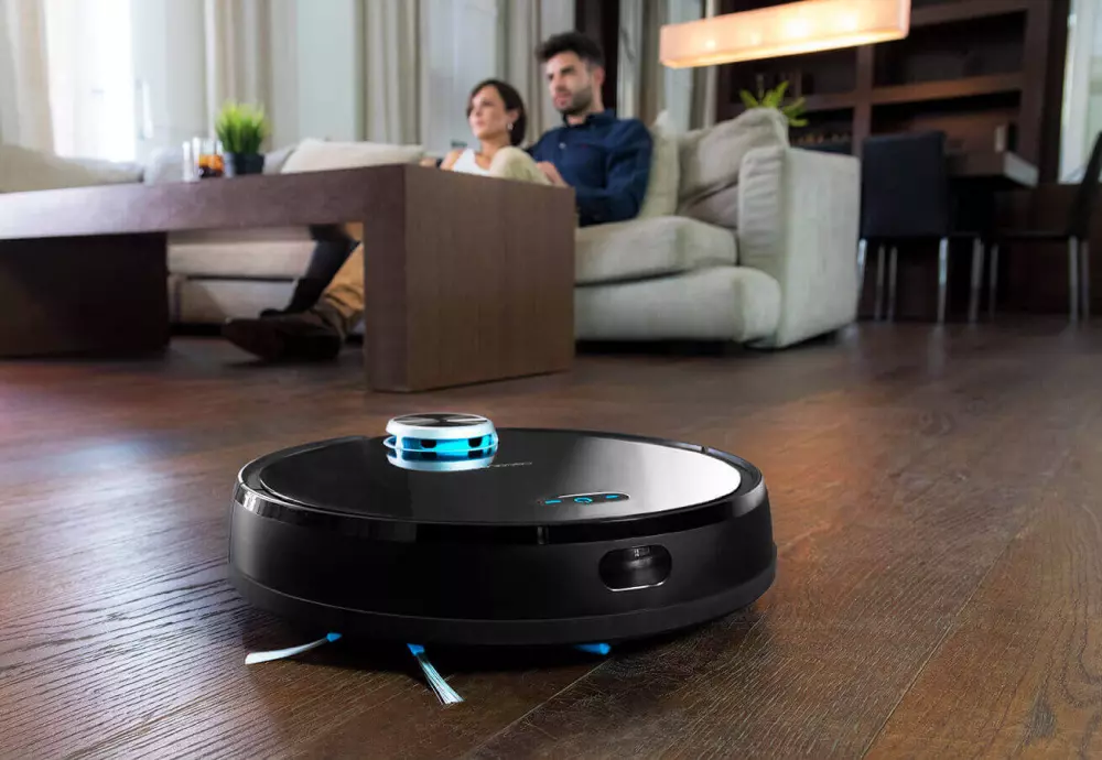 robot vacuum cleaner that empties itself